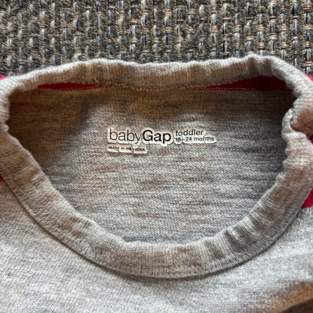 GAP Baby Red & Gray Striped Crewneck Sweatshirt w/ Kangaroo Pocket Size 18β24M π§Έ - Picture 3 of 5